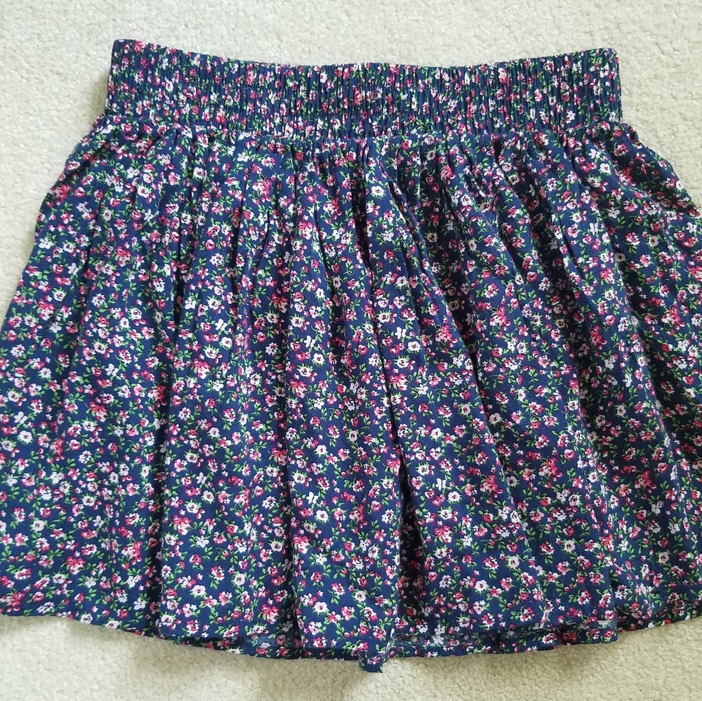 ⚘ Women's FOREVER 21 Mini Floral Skater Skirt S